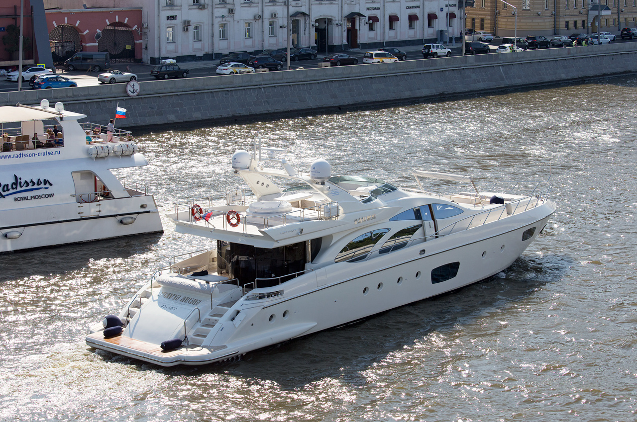 Архангел Михаил Azimut Leonardo 98 яхта