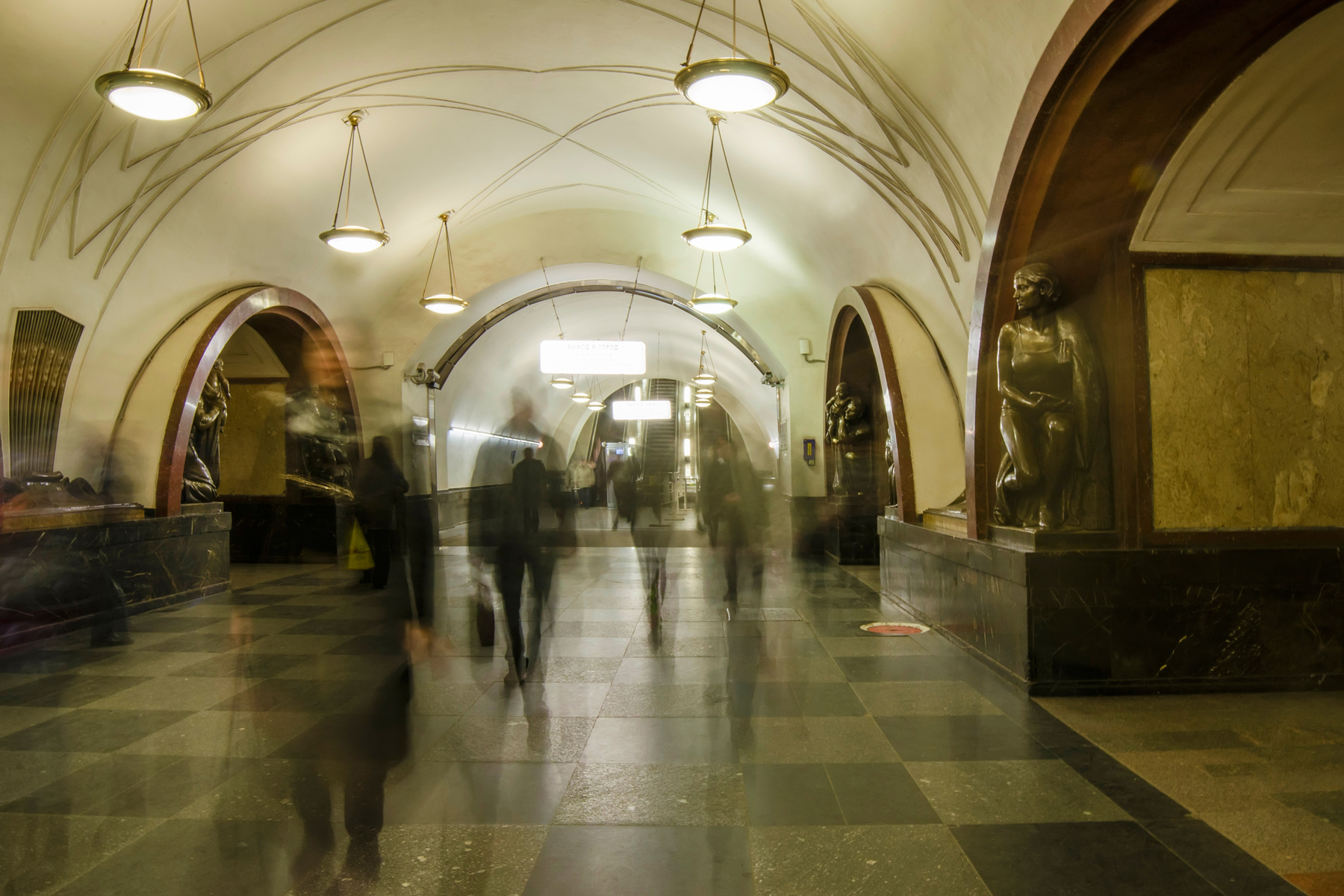 Площадь революции. Призраки. Площадь революции метро тени призраки shadows underground moscow москва