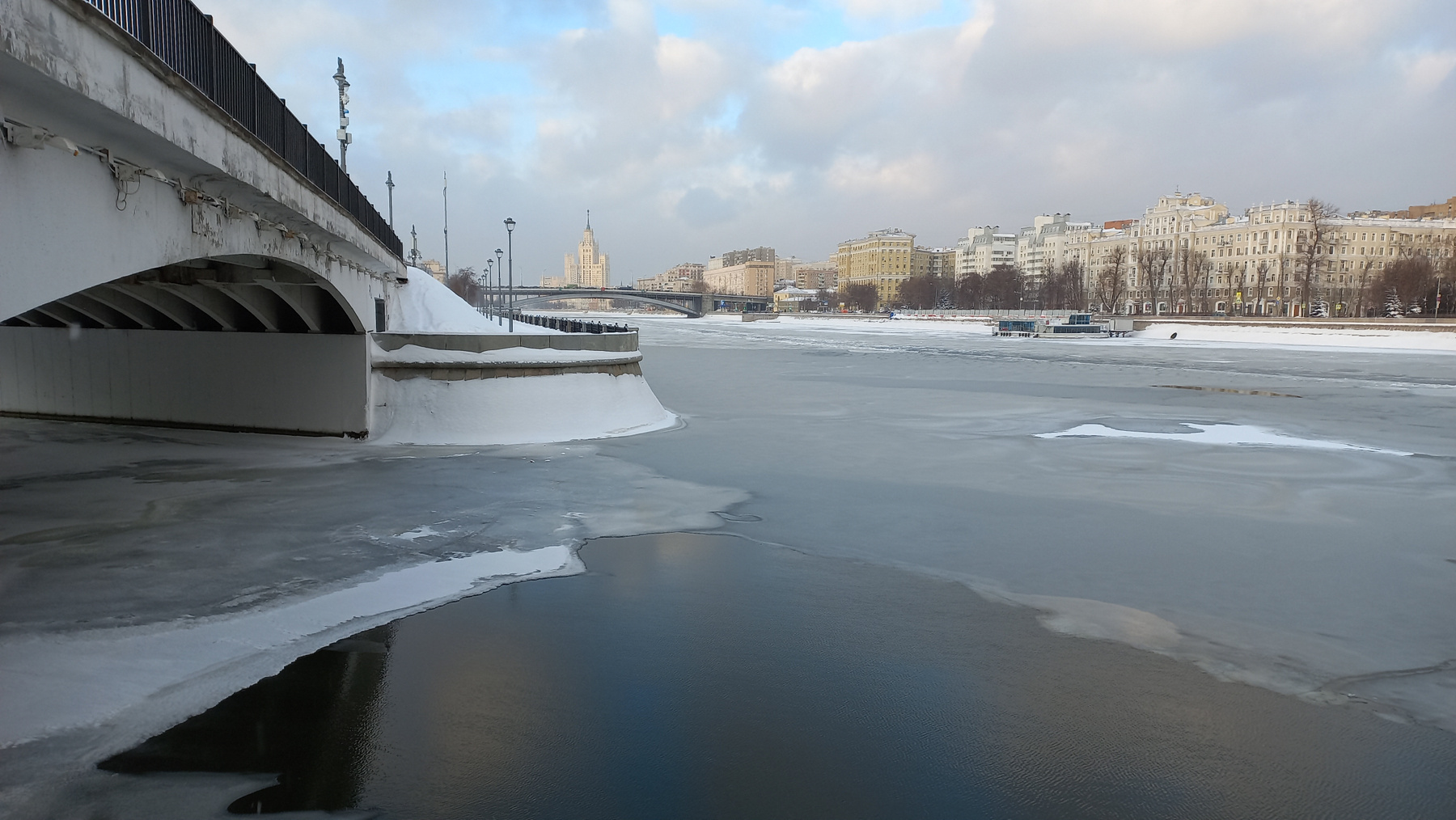 Москва-река у Шлюзового моста Москва
