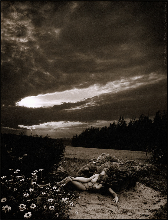 Demoniacal Lady in a Sunshine of the Solar Eclipse демоническая леди Солнце затмение темнота затменье тепло судьба отчаяние блеск сияние musick sphears 1683972