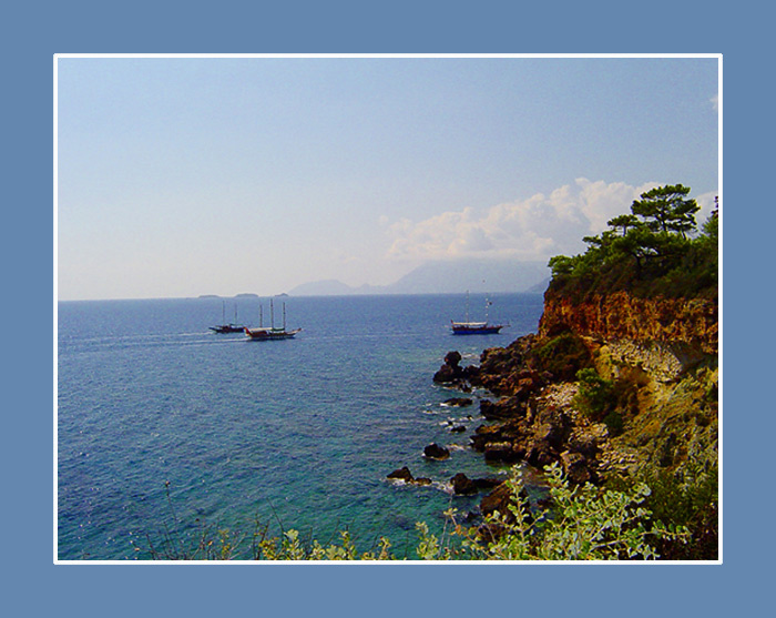 Море и скалы море, скалы, яхта
