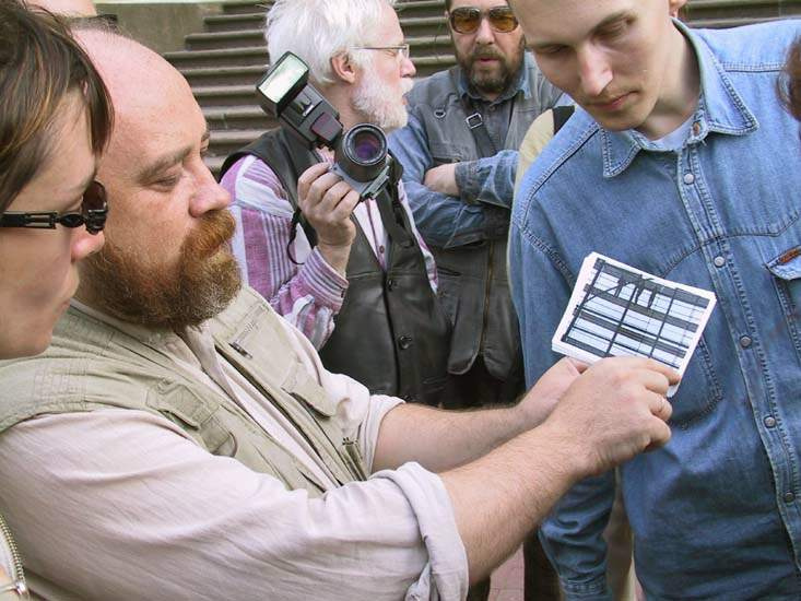 Фотографы на лестнице 2002 
