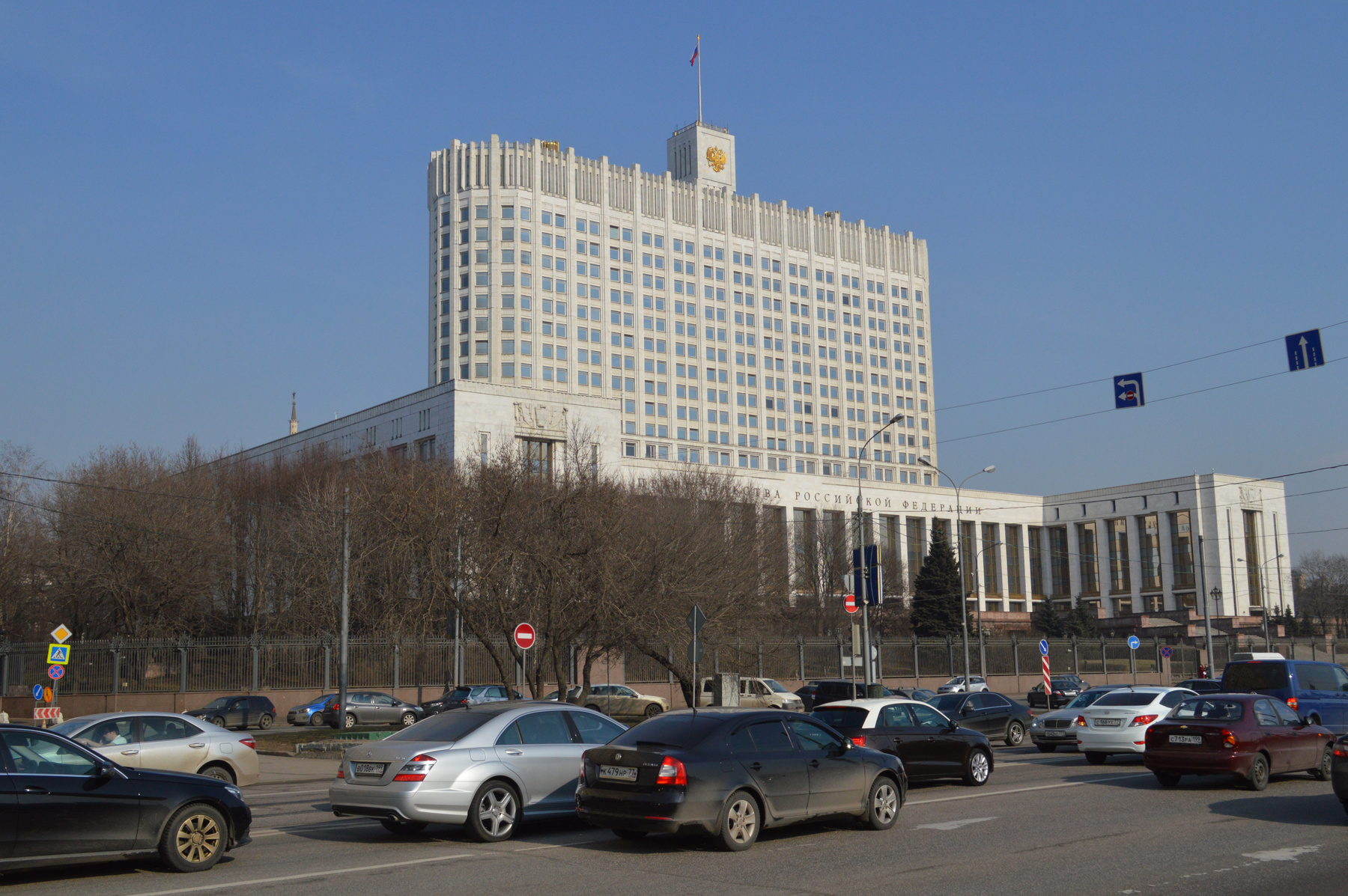 Вот тут они и сидят. Москва Белый_дом