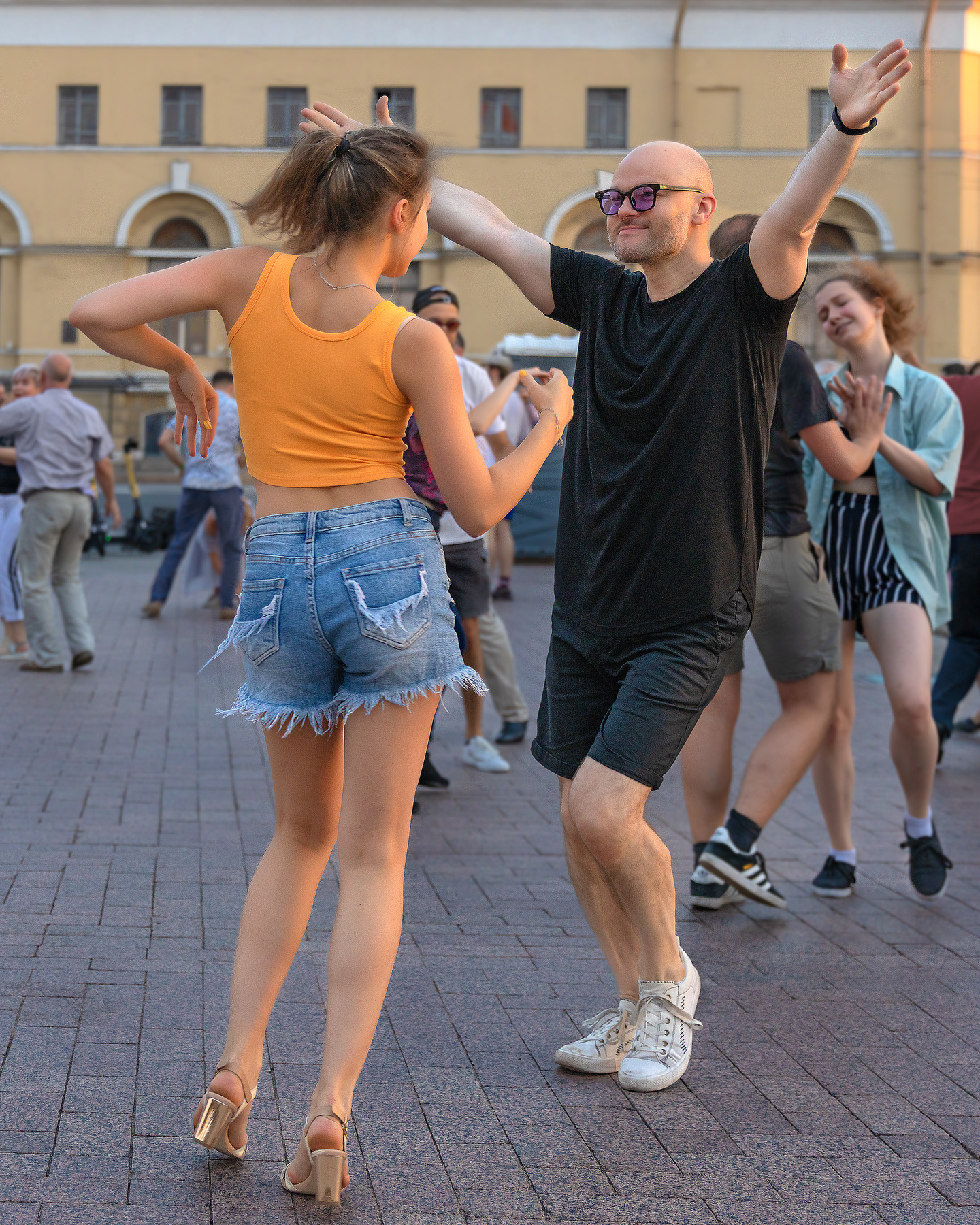 Танцы на свежем воздухе 