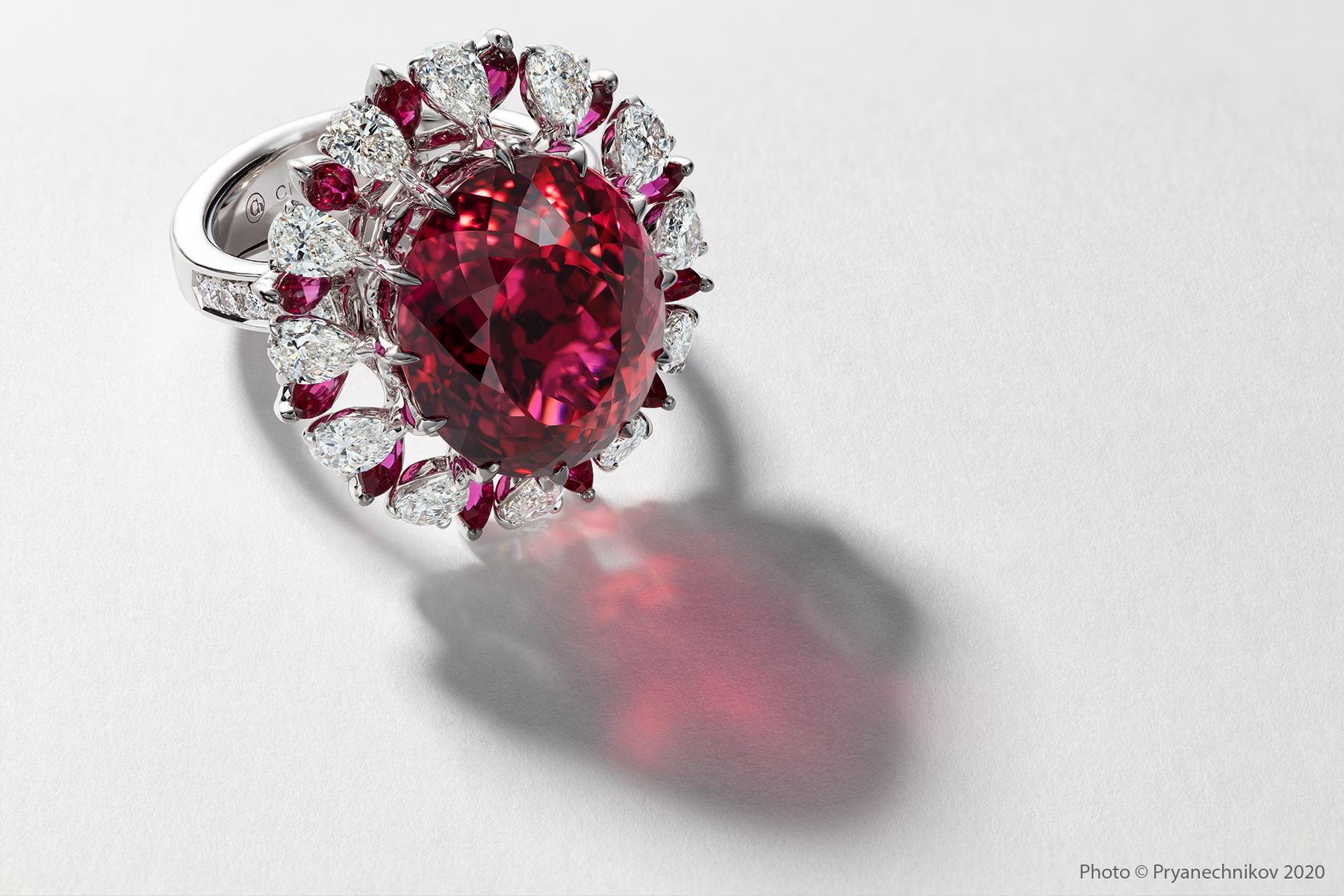 Рекламное фото ювелирных изделий и драгоценных камней. Precious Gems Pryanechnikov
