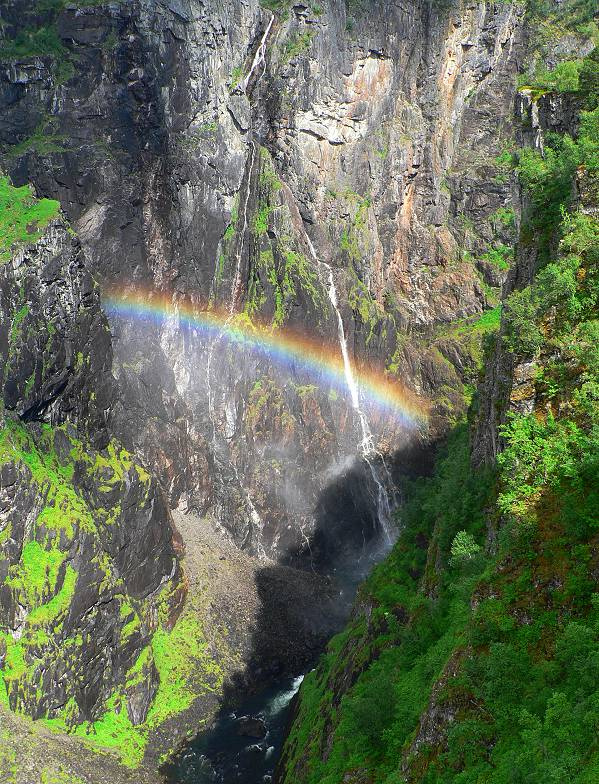 Радуга над Voringfossen Водопад Voringfossen Норвегия радуга