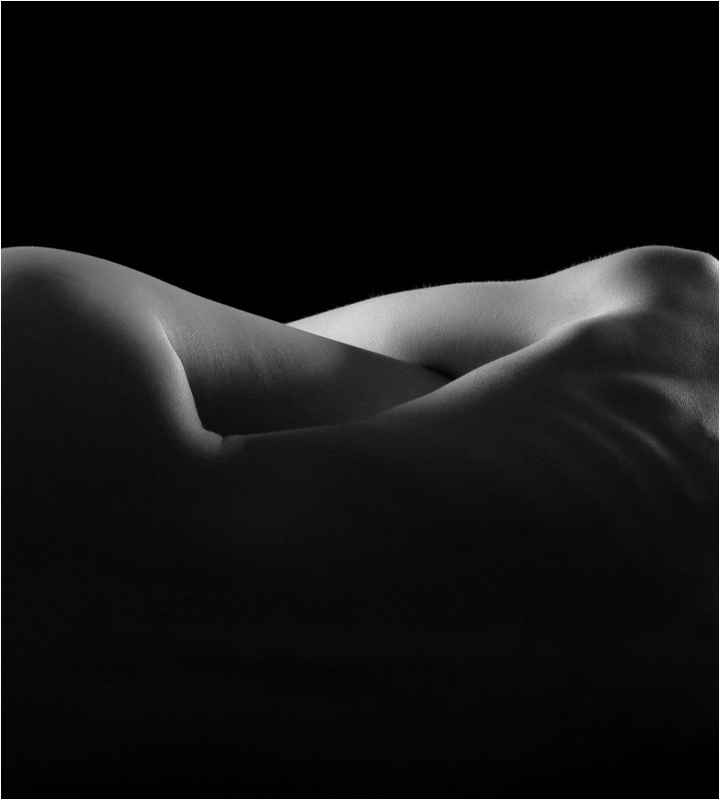 rhythm b&w female body