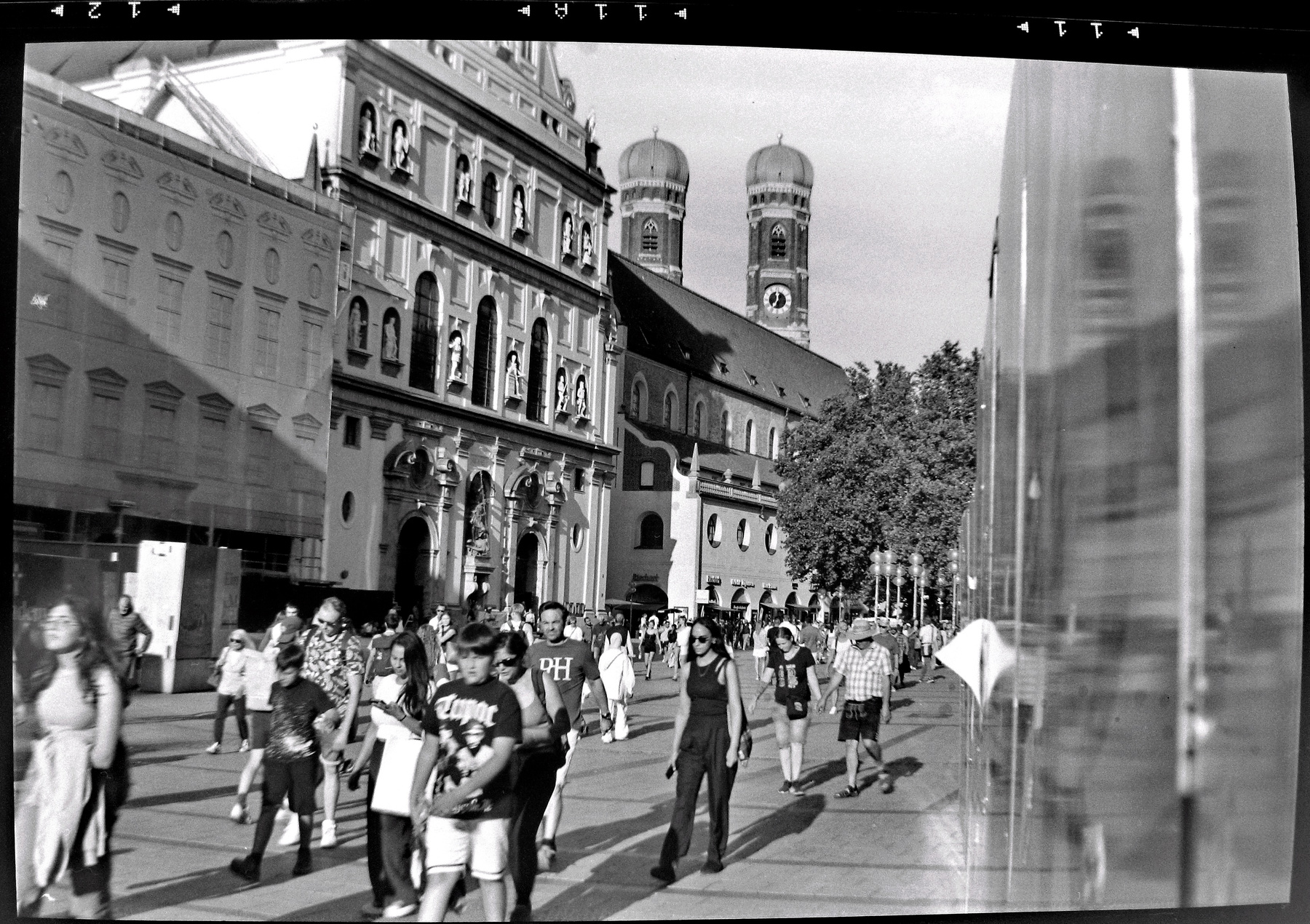 "А я иду, шагаю по..." AGFA Clack 6x9 Мениск 90 мм F 22 Fomapan 100 Classic Rodinal 1 60 11 min Scanner Canon A650IS