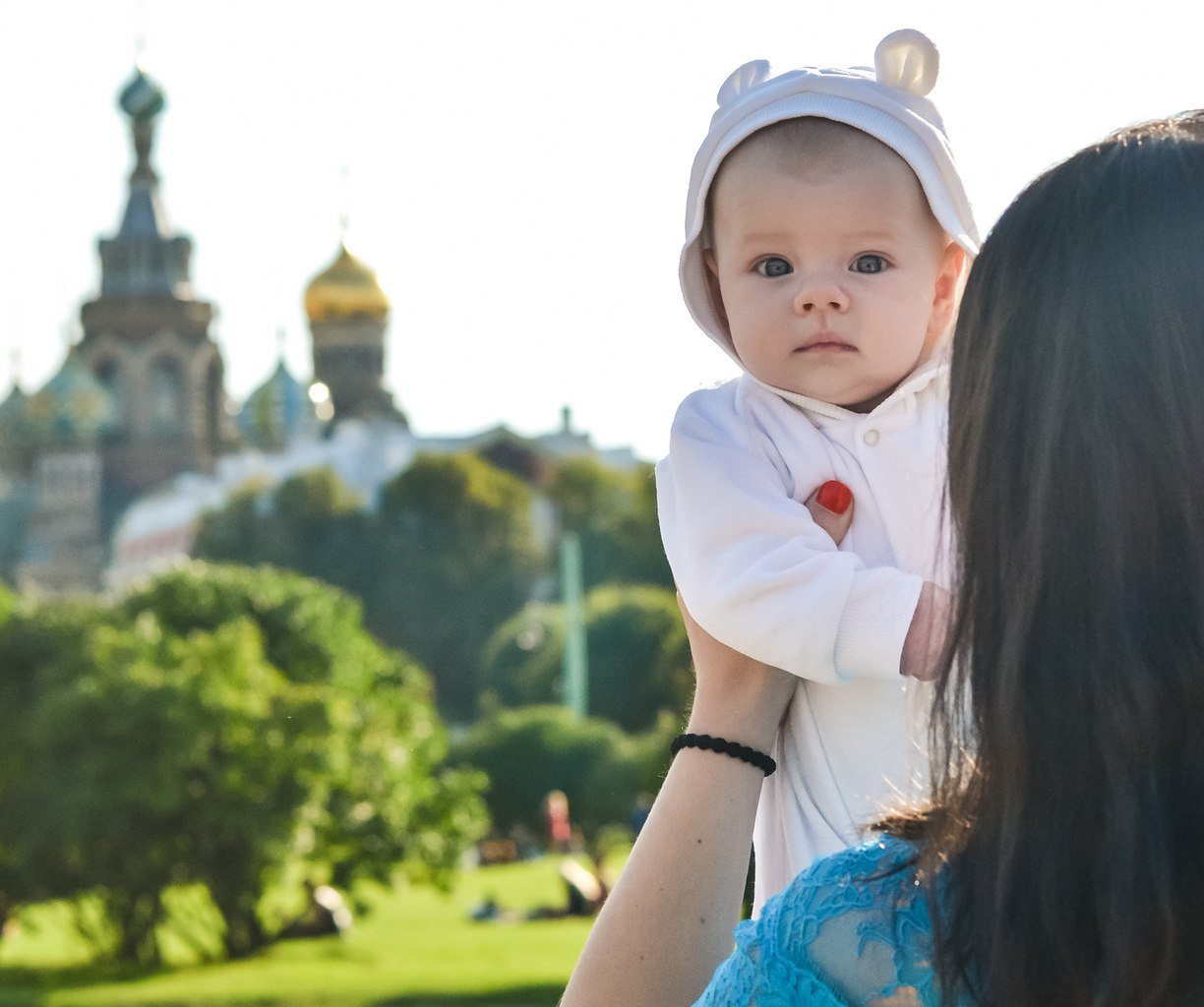 Взгляд на мир глазами малыша Малыш мама семья ребенок