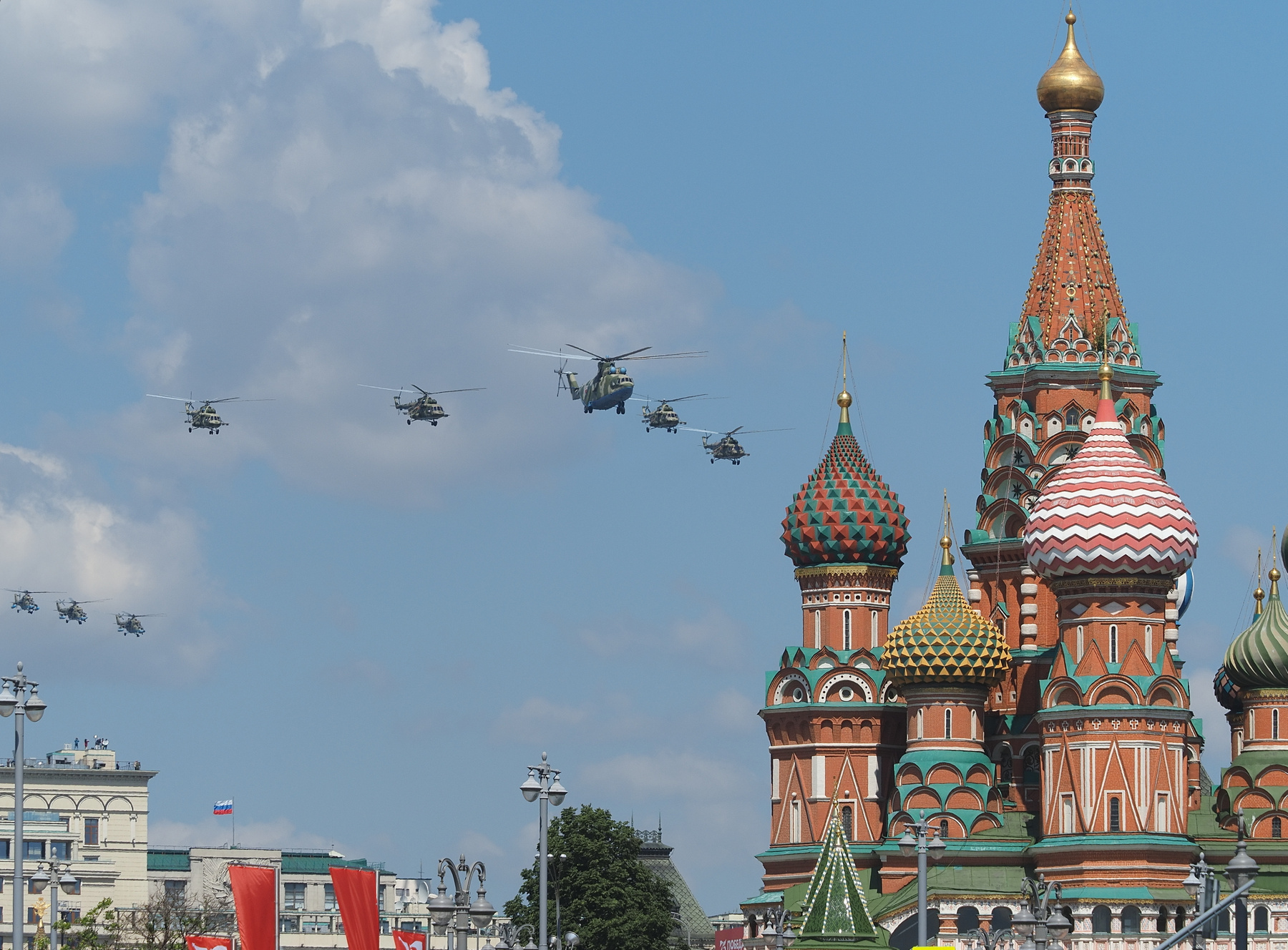 Над Красной площадью. 