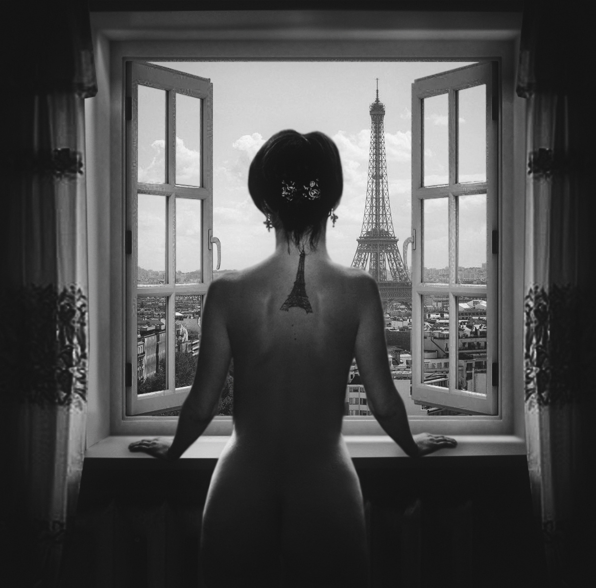 La fenêtre sur Paris woman model nude naked beautiful sexy tattoo window Paris black-and-white photomanipulation