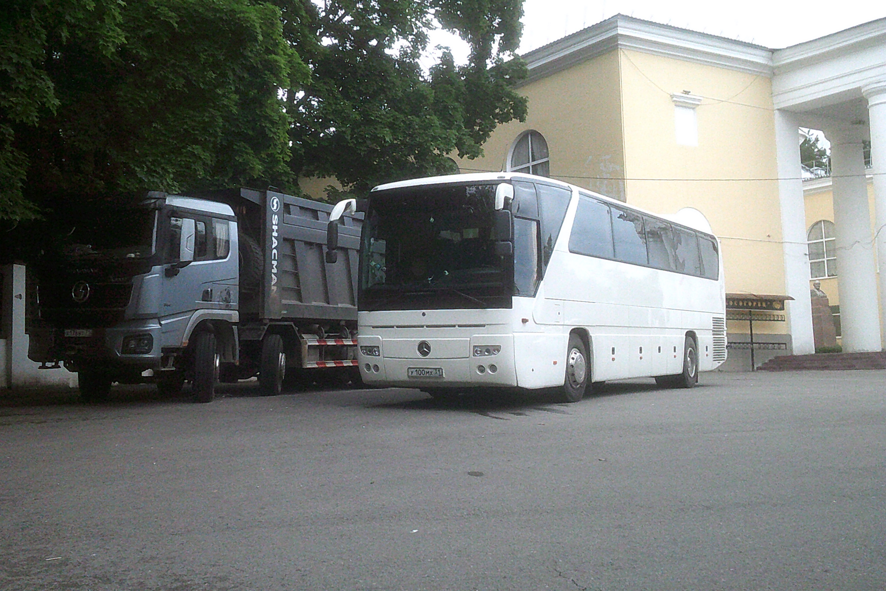 Китаец и немец Авто самосвал автобус лето