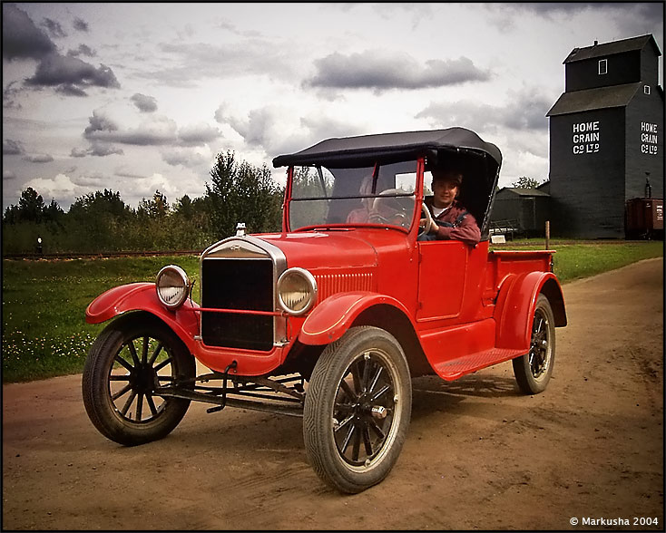 Красный Автомобиль Форд Модели Т - Ford Model T