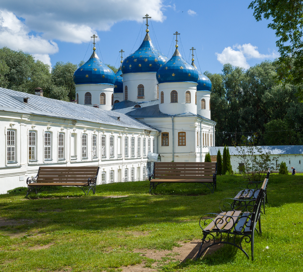 Крестовоздвиженский собор в Свято-Юрьевом монастыре Новгород