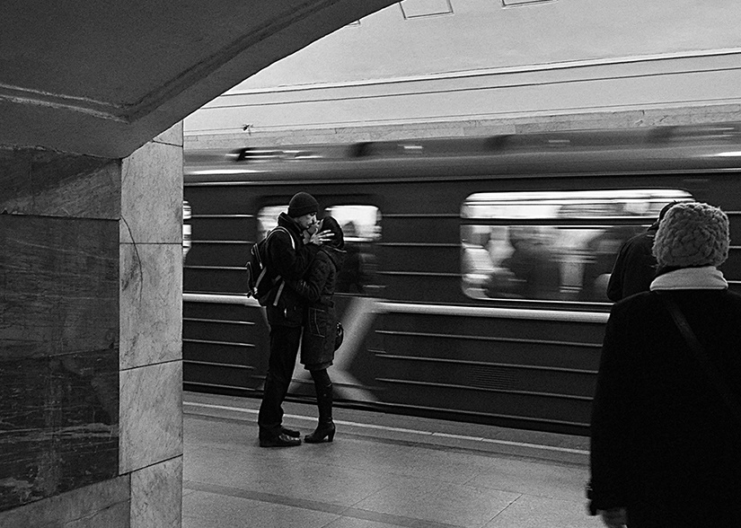 И пусть весь мир подождет... москва,метро,город,любовь,люди,молодость,чувства,поезд