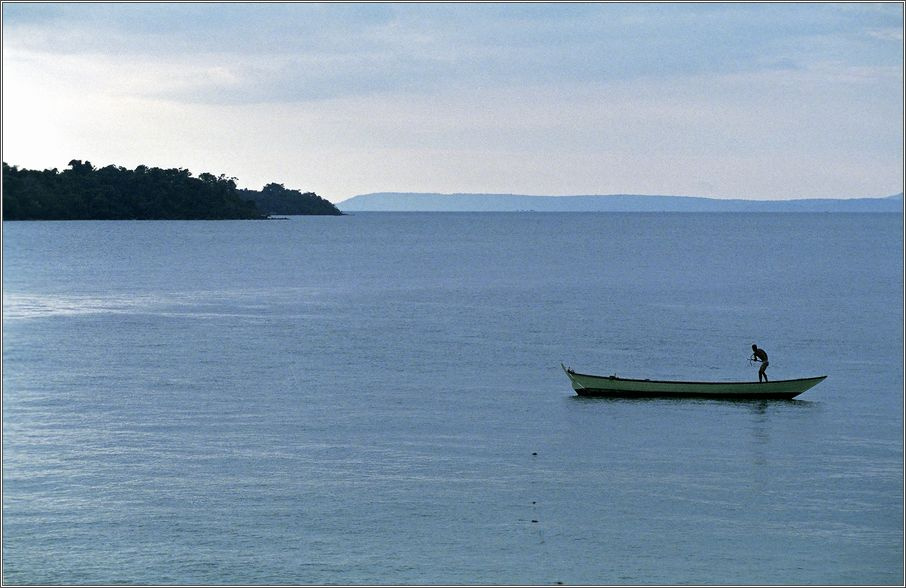 Спокойная картинка про море море рыбак лодка