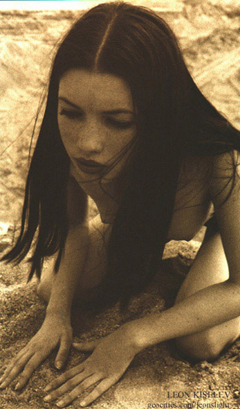 ..touching the earth girl