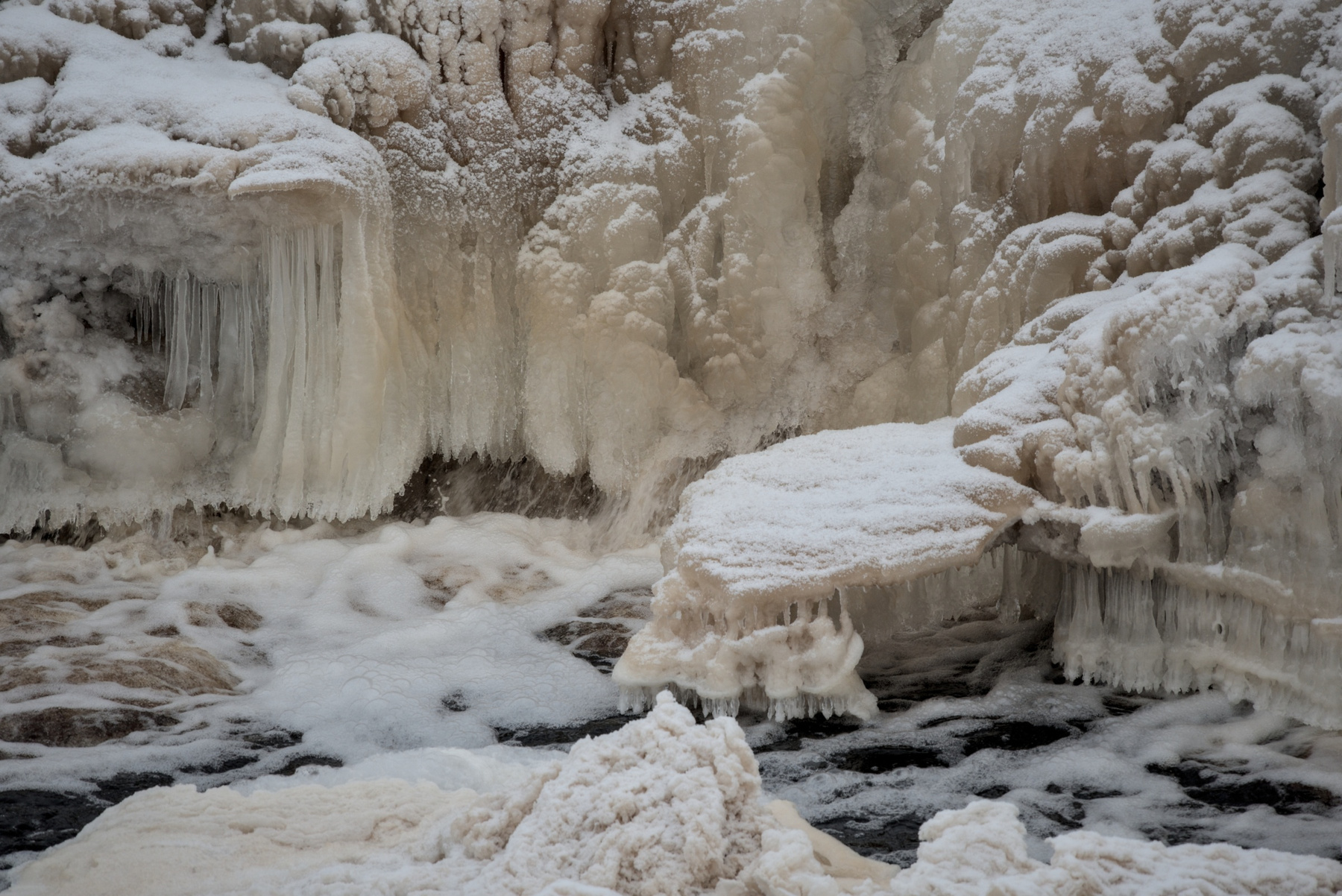 Тосненский водопад зимой 