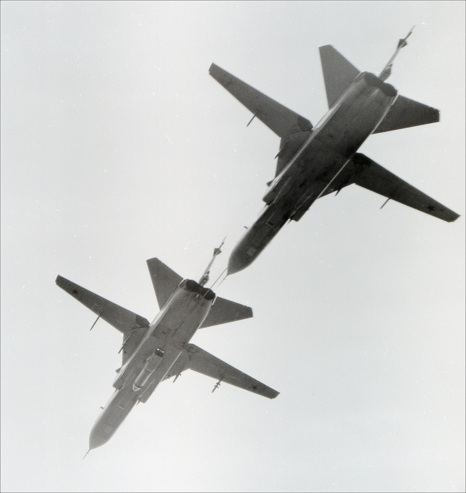 Су-24. Дозаправка Су-24 авиация самолет полет дозаправка Кубинка 11.4.1992