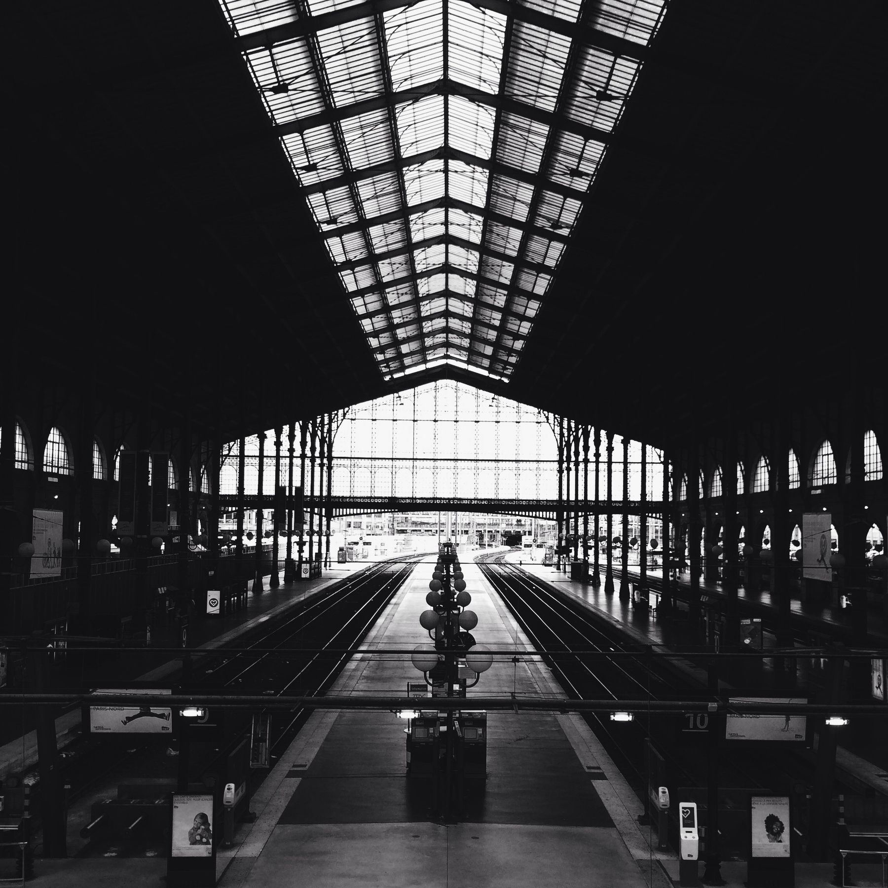 Gare du Nord Вокзал Париж Франция ЧБ геометрия