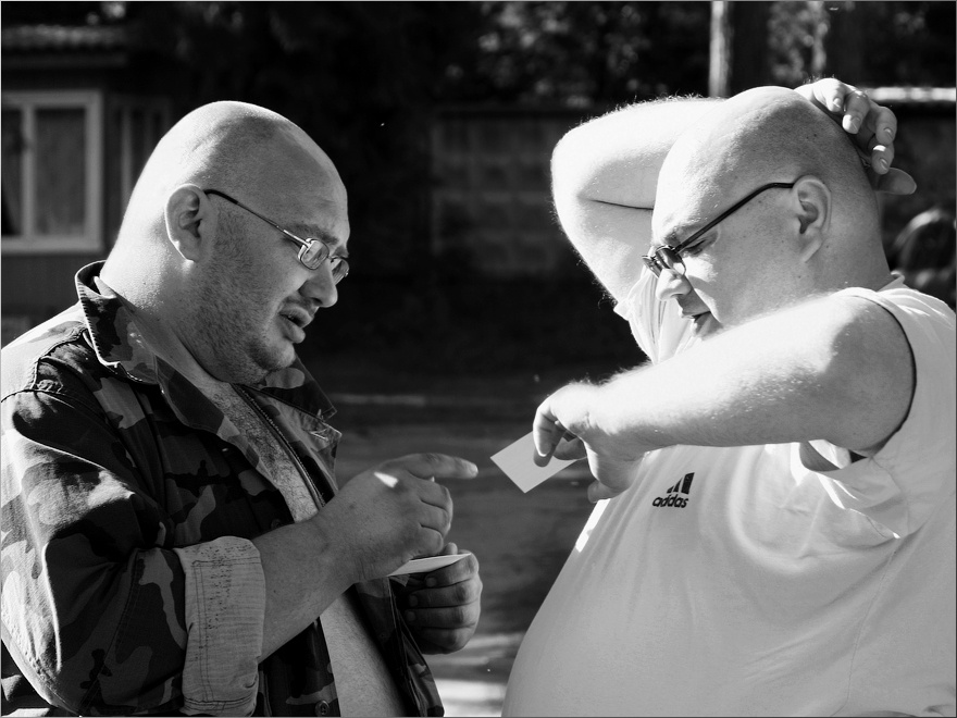 Гляжусь в тебя как в зеркало... не близнецы не братья не родственники