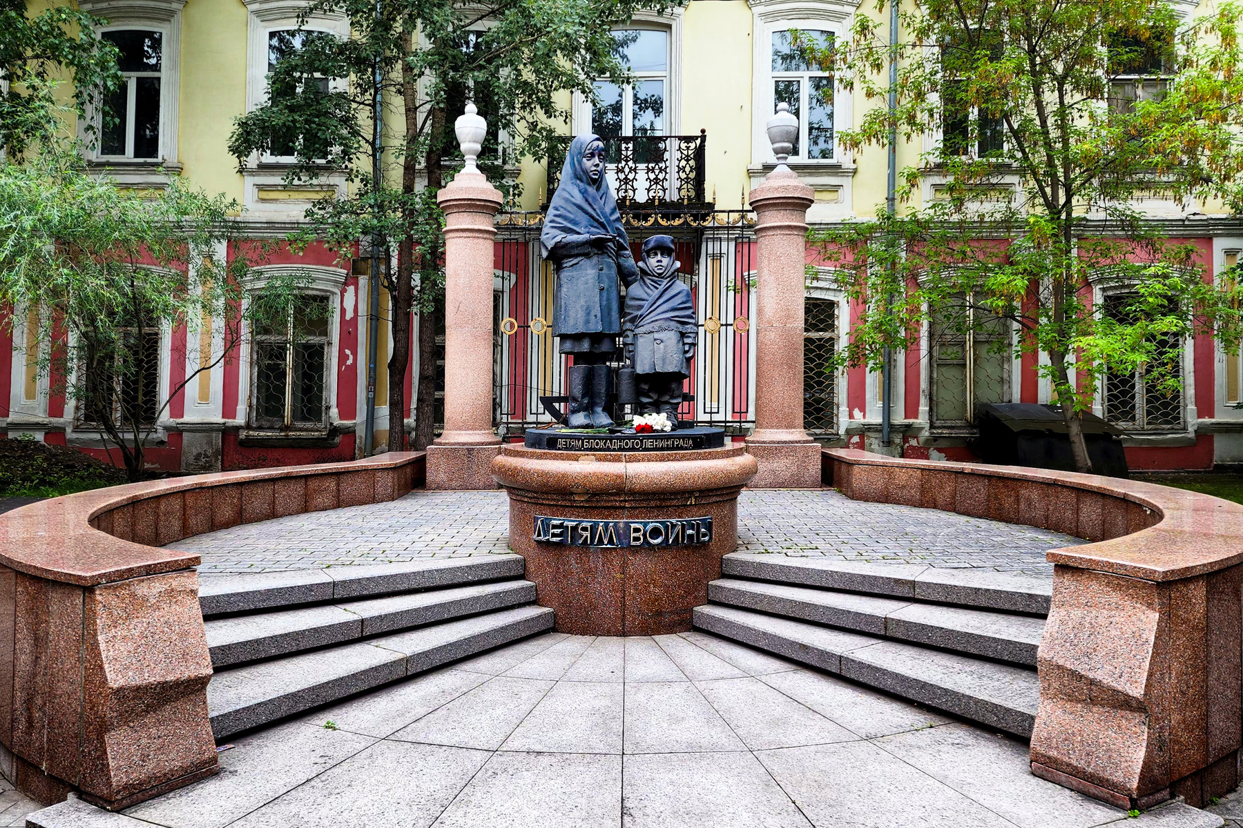 Памятник детям войны Великая Отечественная война Красноярск Ленинградская блокада дети жертвы памятник память скульптурная композиция эвакуированный