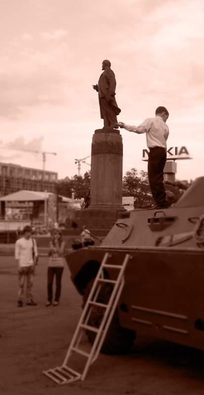 Преемник? Ленин, памятник, подросток