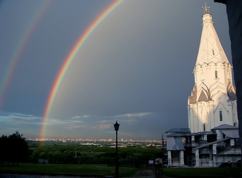 Две радуги 21.07.07 Москва  Коломенский парк храм Вознесения радуга Rainbow Moscou Kolomenskoye park muzeum