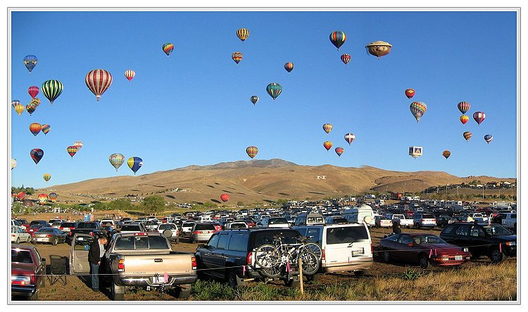 V polete. Earth,Wind ,Sky and Baloons.