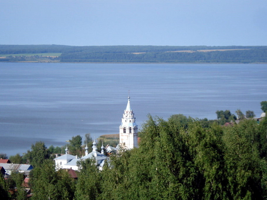 Город у синего озера. Галич, озеро, гора, кремль.