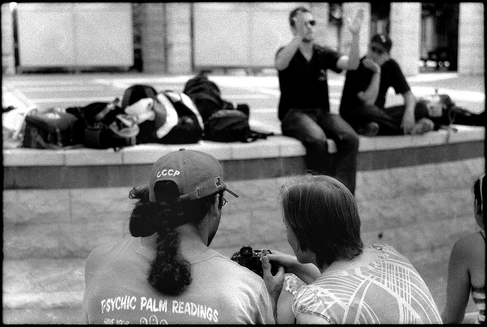 ***_Экстрасенс,читающий по ладони...... b w film scan