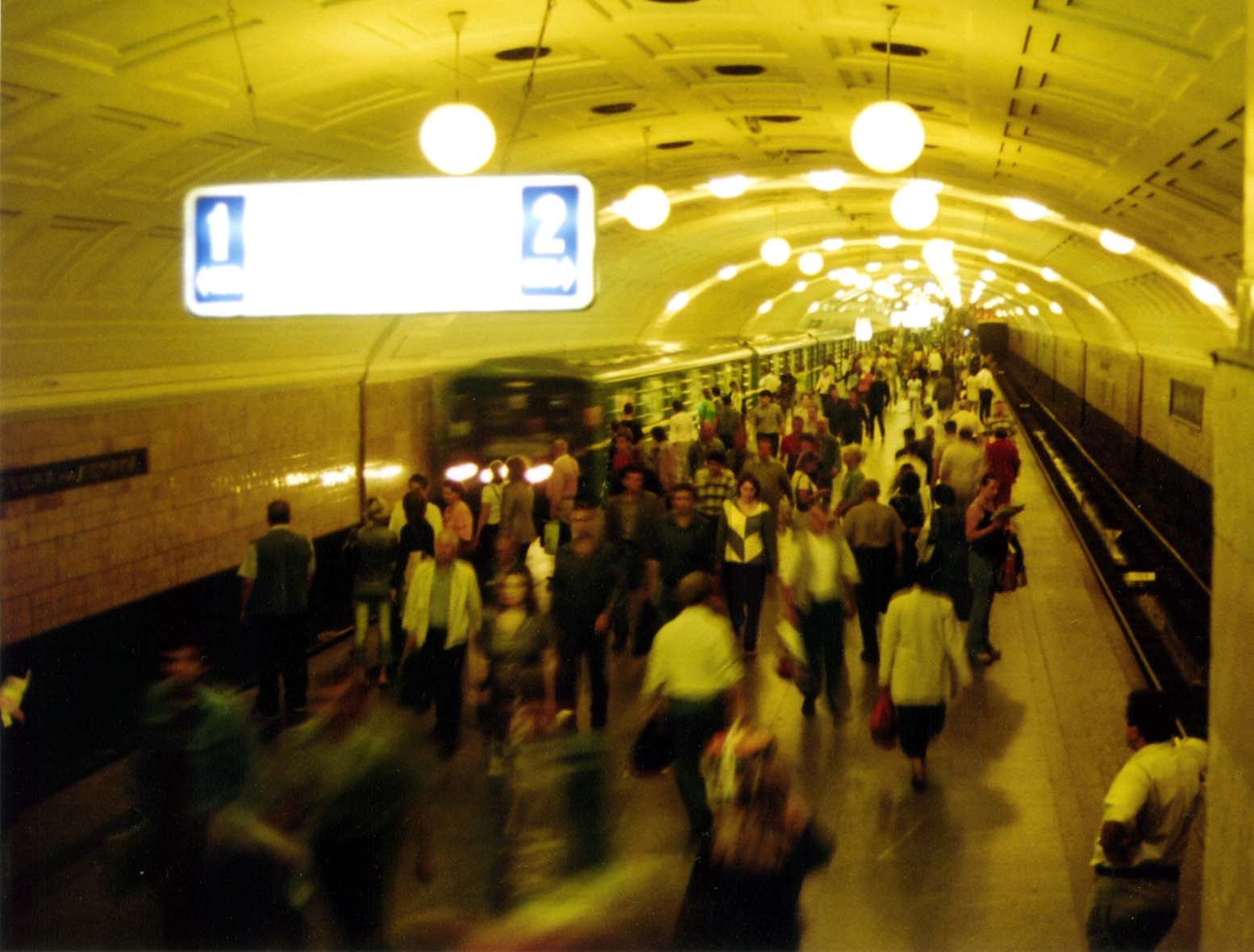 Ожидание метро, час пик, москва, город, люди, толпа