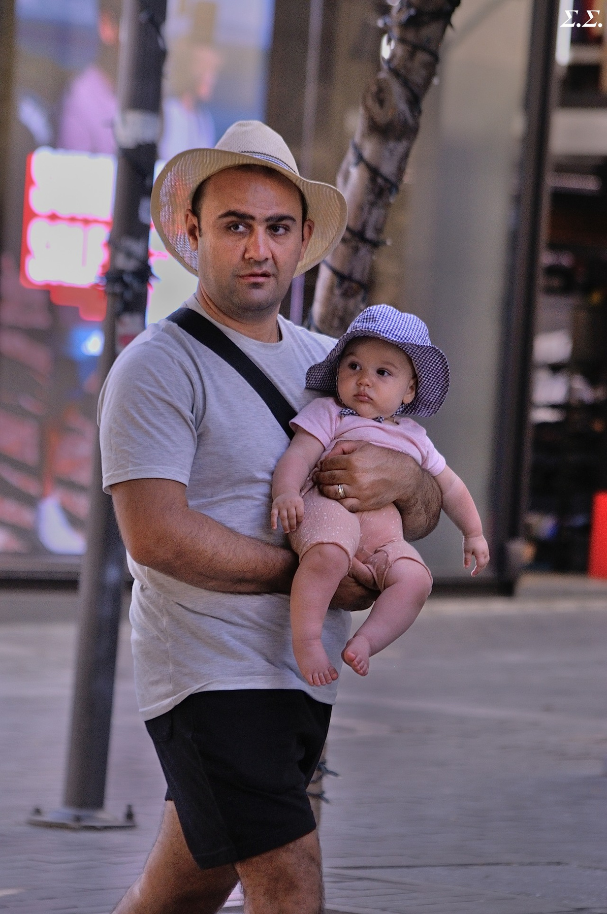LOOSE FATHER AND CHILD 