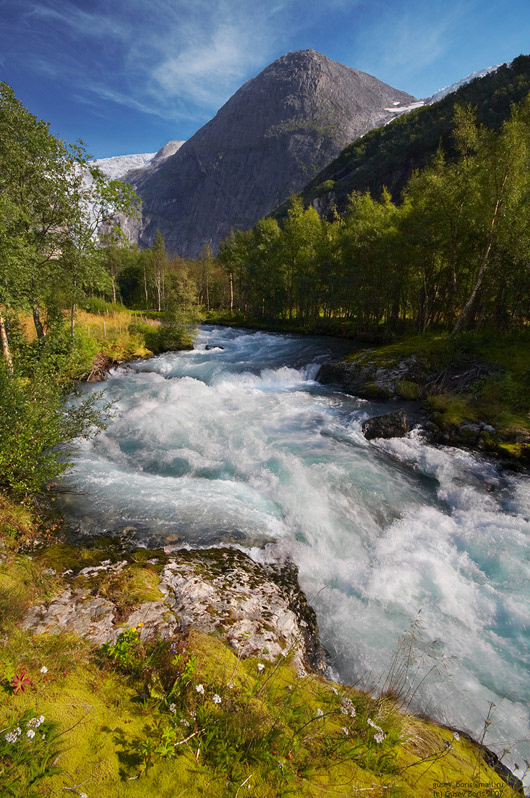 Река Норвегия Jostedalsbreen ледник Бриксдайл река горы