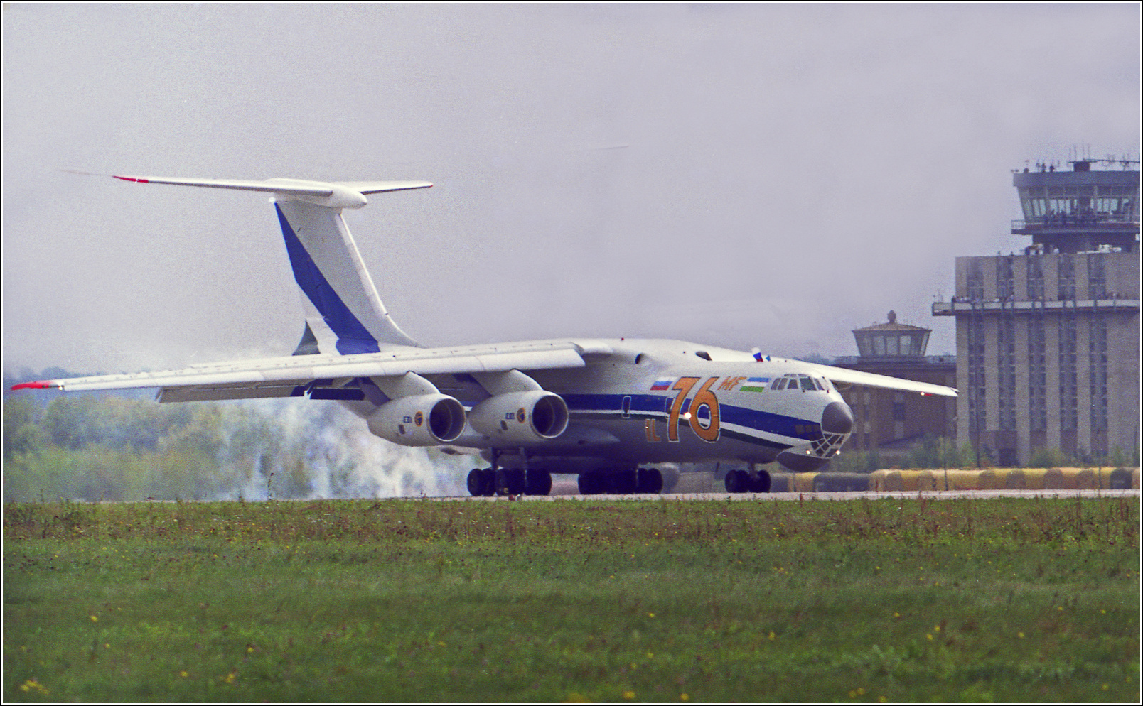 Ил-76, посадка Ил-76 авиация самолет посадка Жуковский 1995