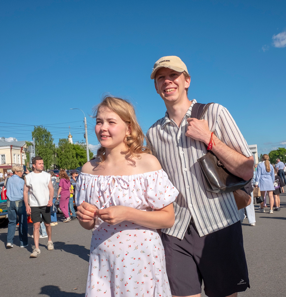 С хорошим настроением 