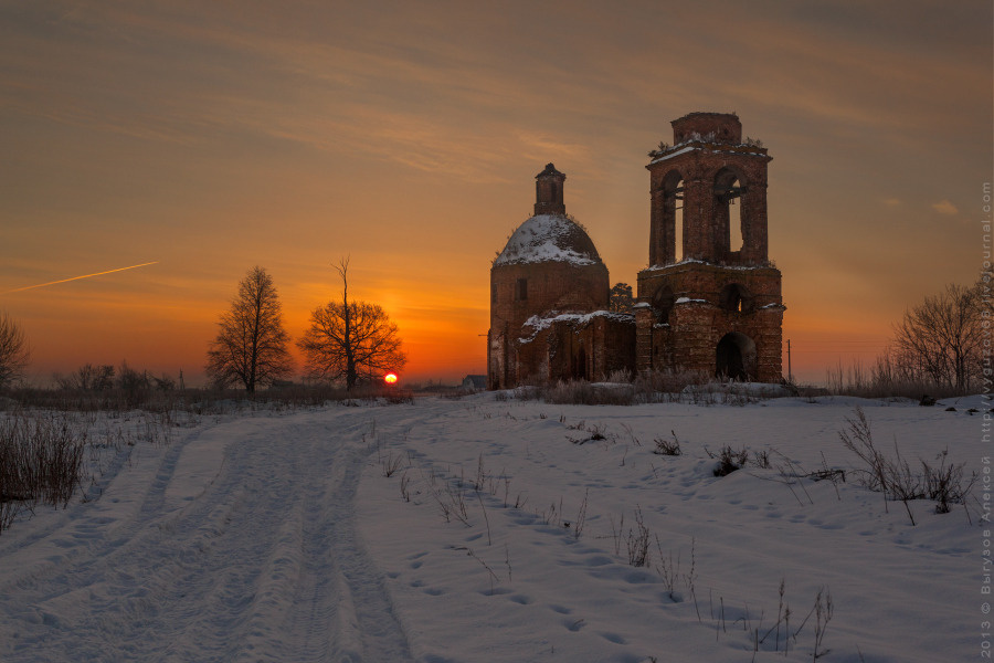 Зимний восход в Ахтырке храм,солнце,дерево,небо,восход,зима,снег