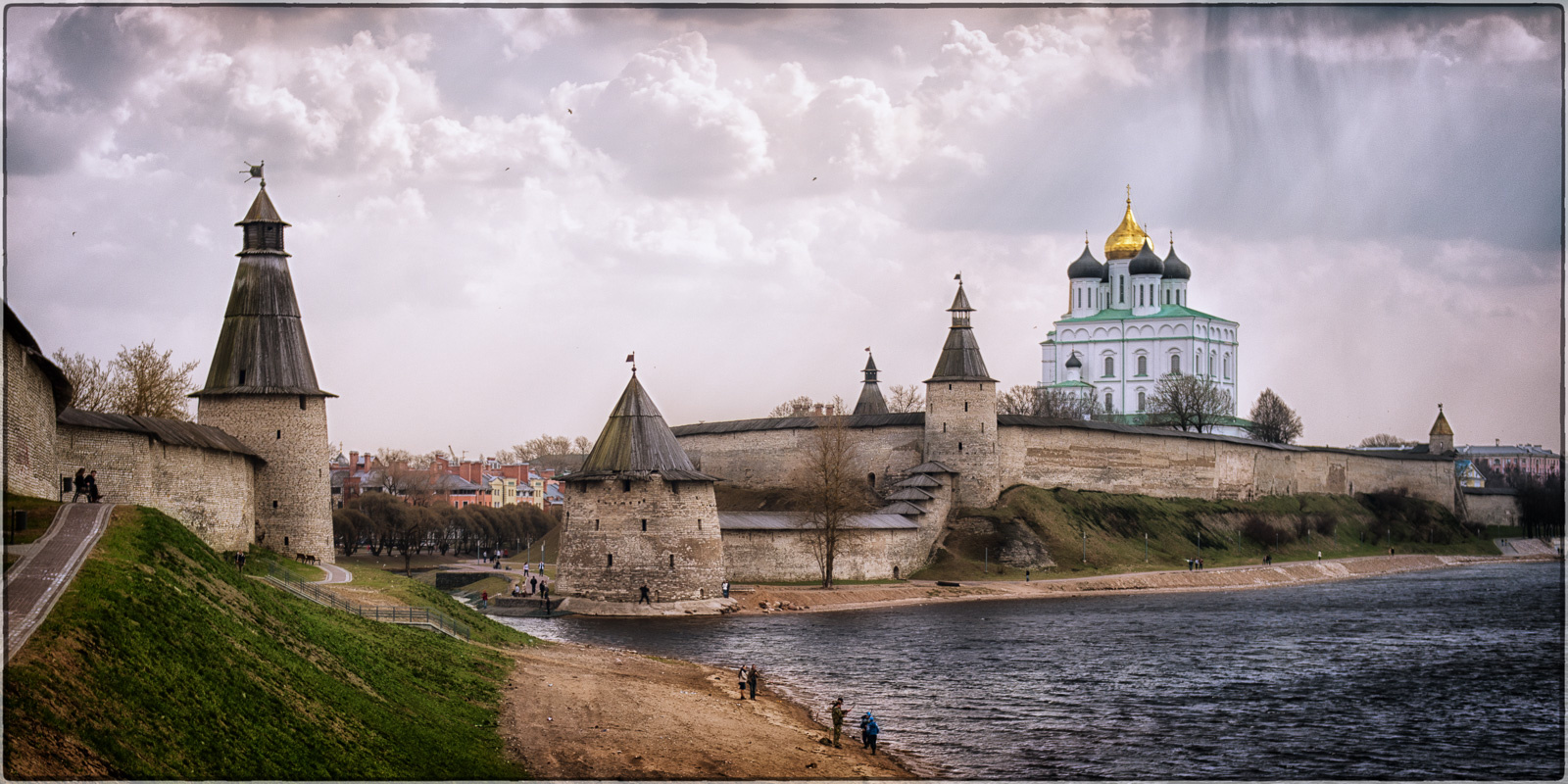 Дождь над псковским Кремлём Псков