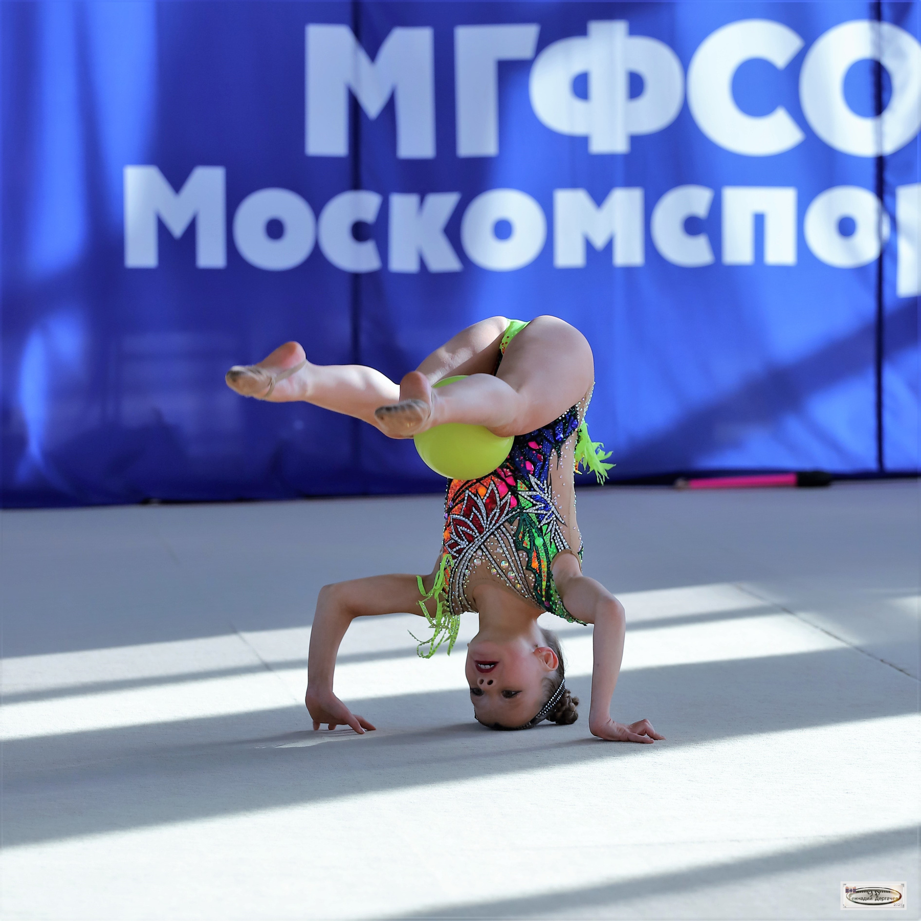 Удержание мяча мяч художественная гимнастика