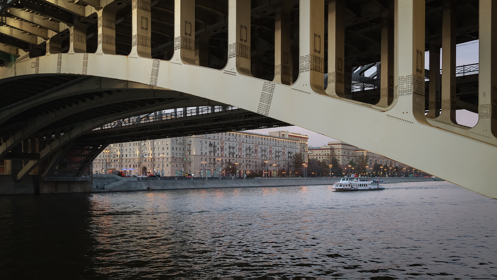 Вечер на Москве-реке... Москва река вечер мост катер