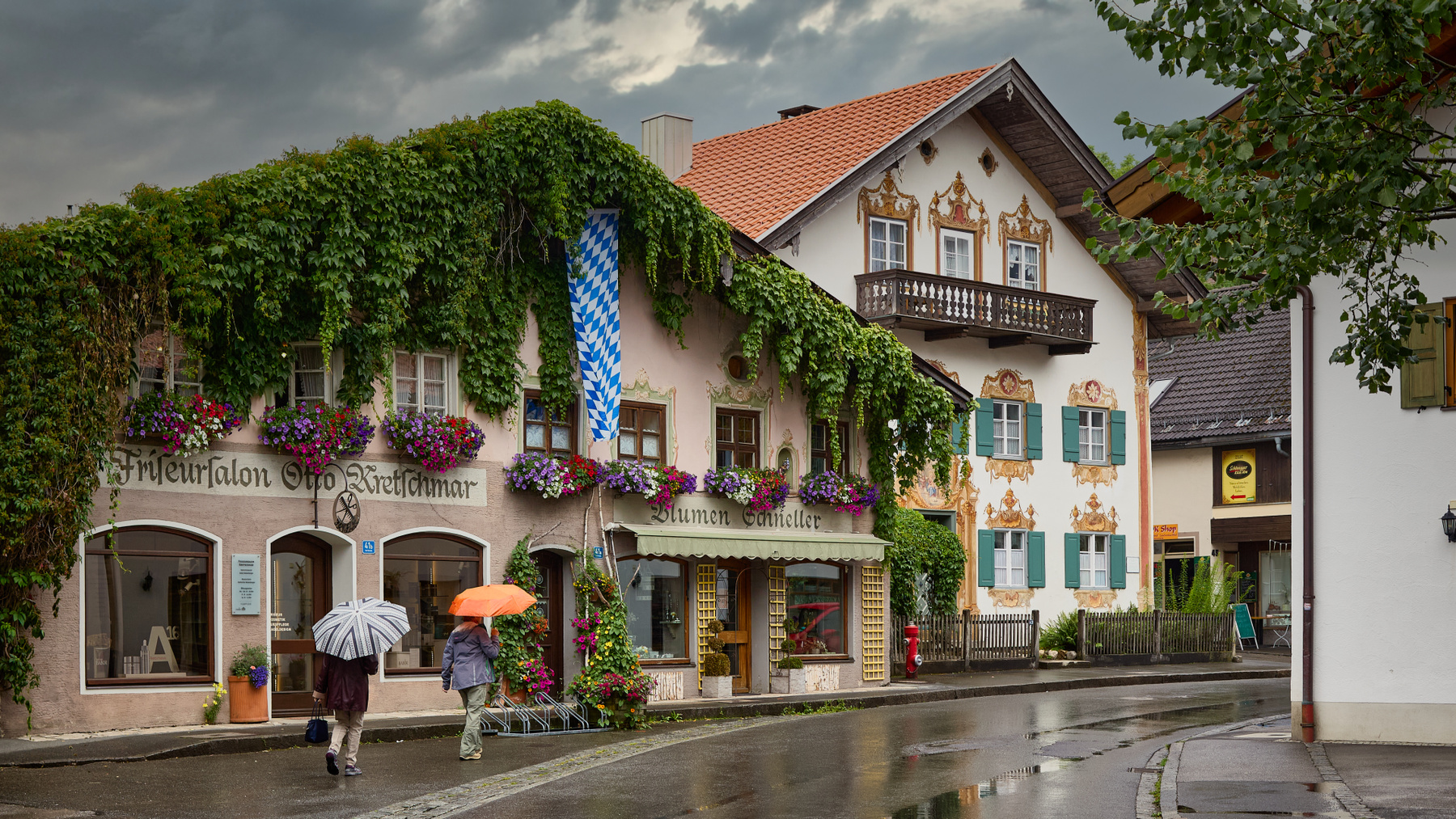 Обераммергау (Oberammergau)... тучи Обераммергау дождь деревня город Германия вечер Бавария Оberammergau
