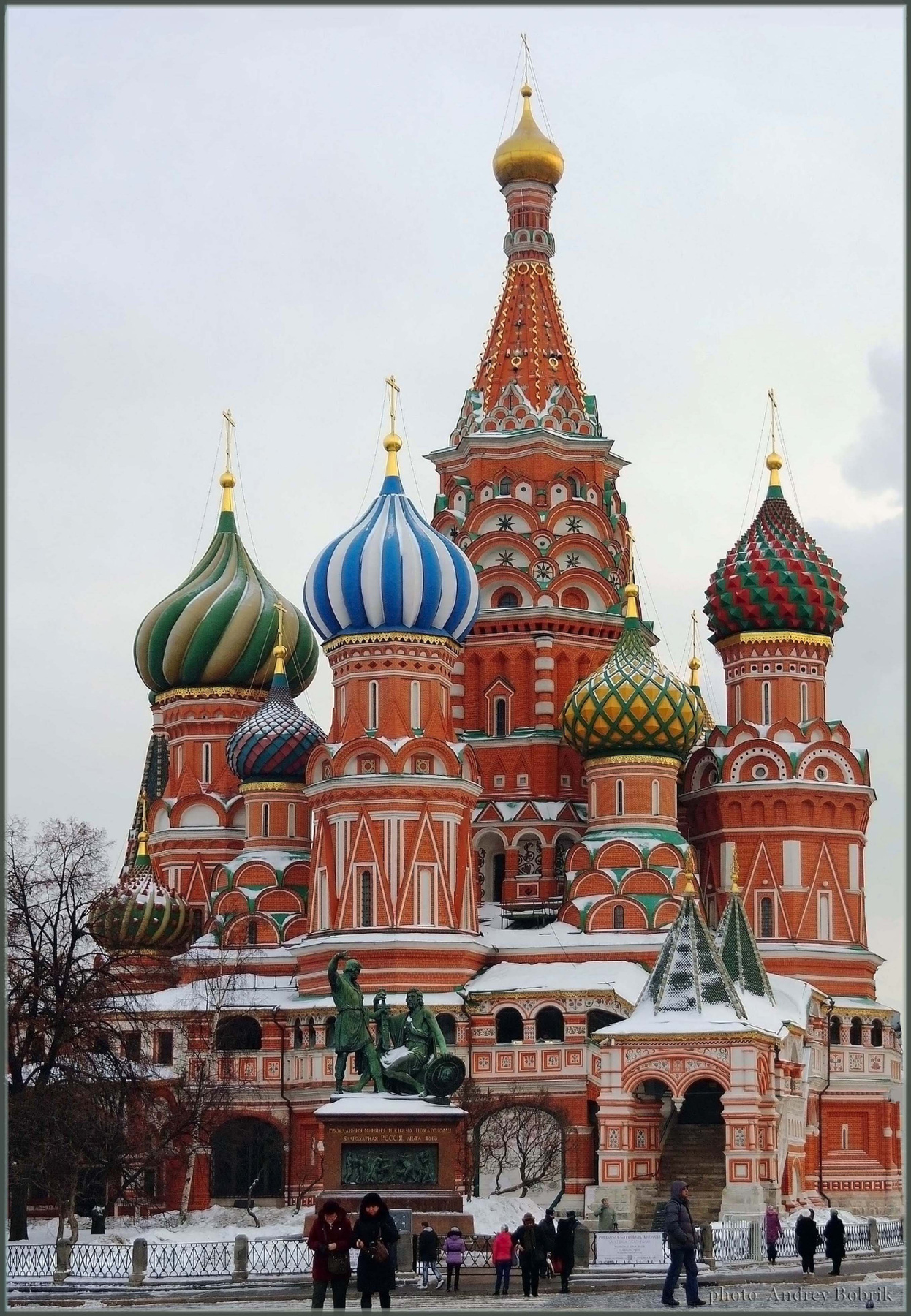 Покровский собор Москва Покровский собор памятник Минину и Пожарскому люди