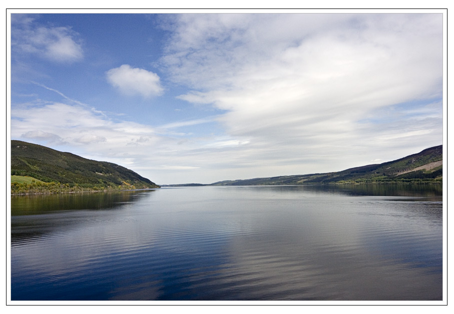 Loch Ness озеро, горы, Шотландия, облака, пейзаж