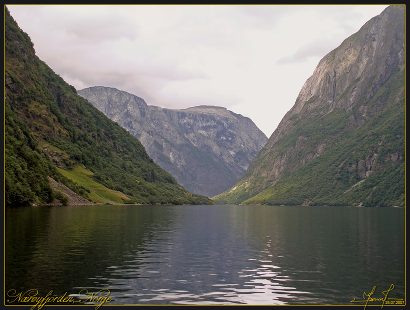 Самый узкий фьорд Норвегия Norway Norge Naeroyfjorden фьорд fjord