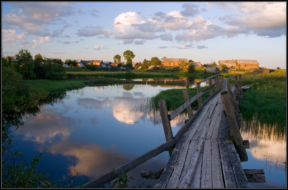 Деревенский мотив деревушка,речка,мостик