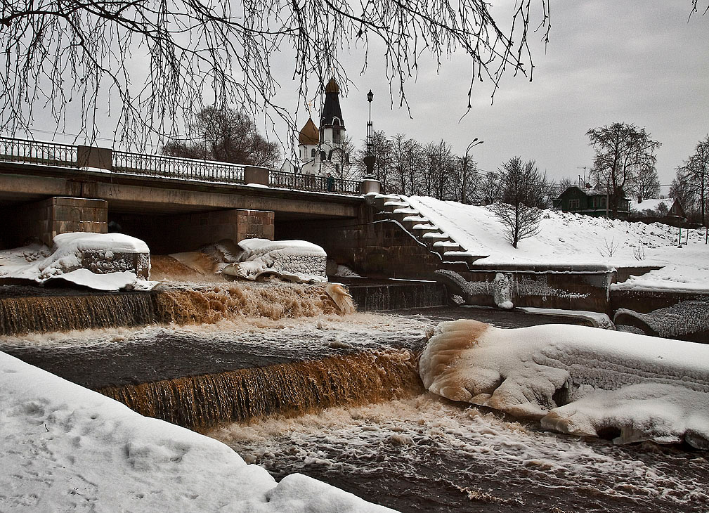 Река-Сестра плотина водопад зима