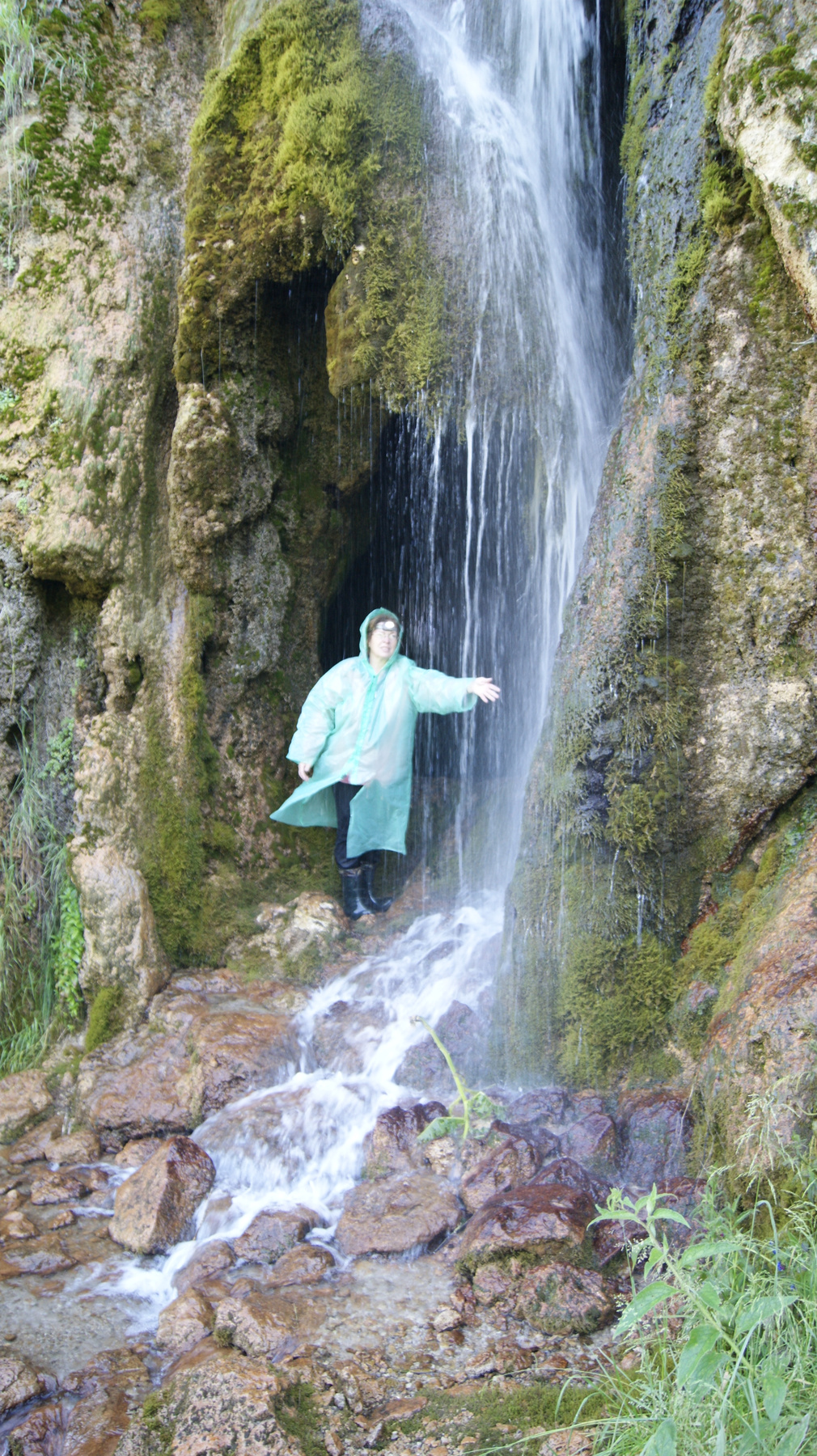 Водопадик*** пещера