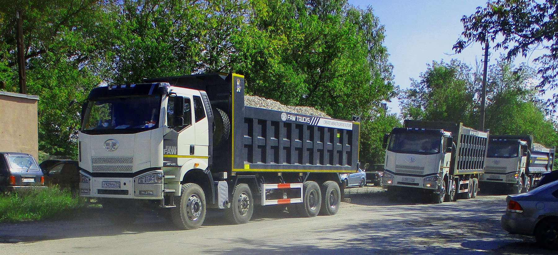 Китайцы Китаец авто самосвал завод осень