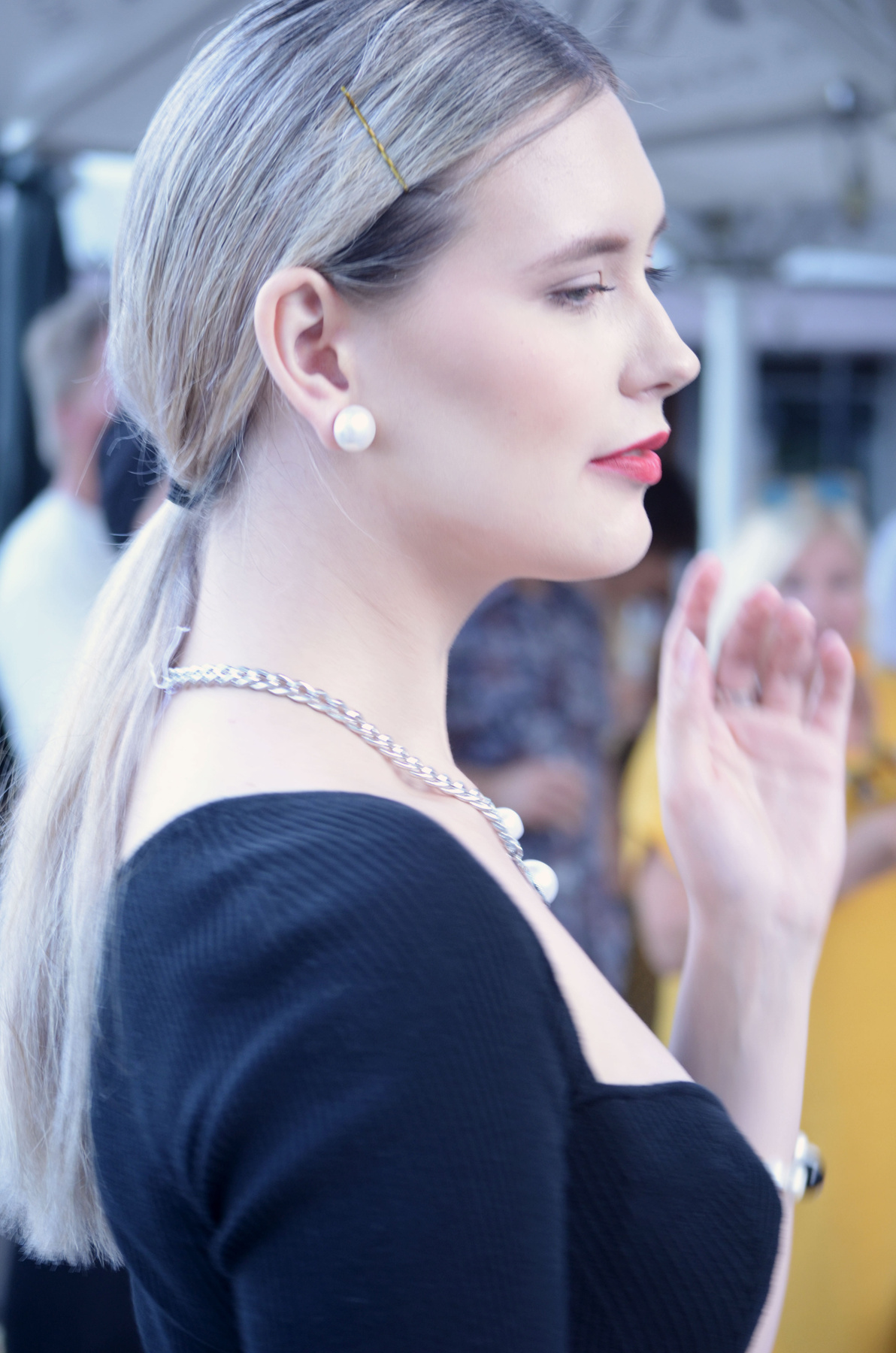 A Girl with Pearls 