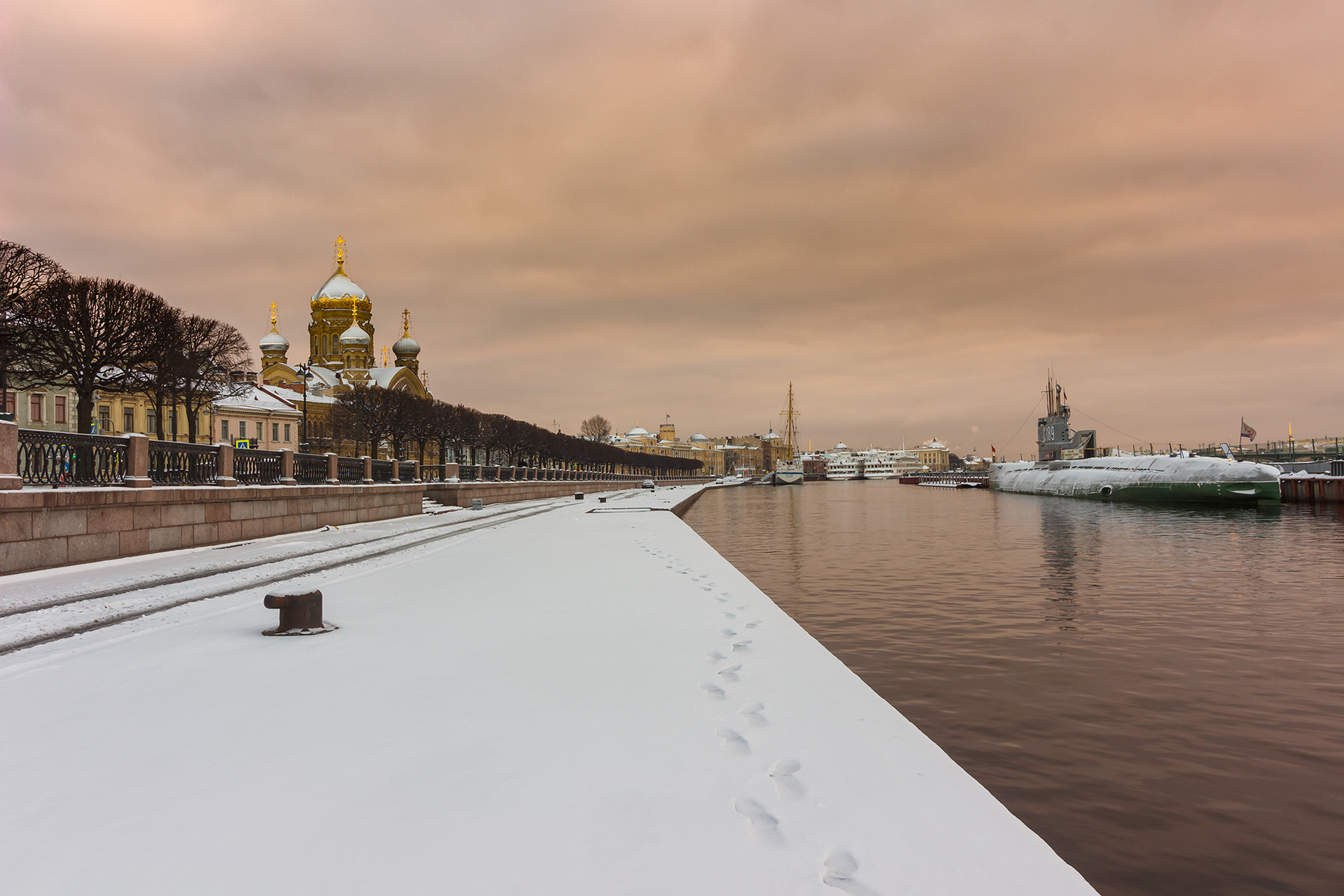 Утро апрельского снегопада Санкт-Петербург утро река храм снег